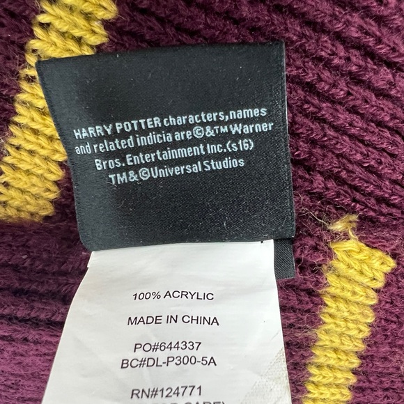 Gryffindor House Scarf Wizarding World of Harry Potter Universal Studios 2016 - Picture 3 of 5